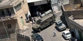خاص | عدوان على قبلان.. احتجاز طلاب ومعلمين وإغلاق مداخل البلدة