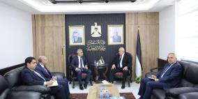 وزير الداخلية يستقبل السفير المصري لدى دولة فلسطين