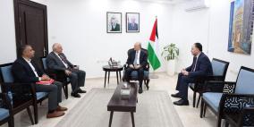رئيس الوزراء يلتقي وفد مصلحة مياه محافظة القدس ويشيد بجهود طواقمها