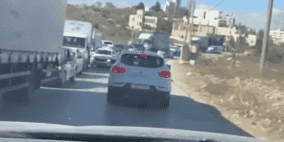أزمة مرورية خانقة على مداخل رام الله وضواحي القدس جراء إغلاق الحواجز