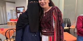 السفيرة أيو عمارة تلتقي الدكتورة آلاء النجار وتطمئن على نجلها الناجي الوحيد من مجزرة النجار