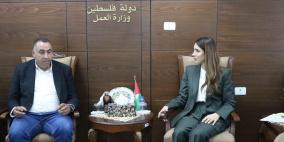وزيرة العمل تلتقي نقابة أصحاب شركات ومصانع ومستودعات التجميل لتعزيز السلامة المهنية وتنظيم القطاع