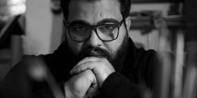 مادة لتضميد الجروح تتحول إلى فضاء للوجع.. "الشاش الطبي" بطلاً لمعرض "استنزاف" في رام الله