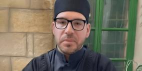 الاحتلال يفرج عن الشيخ معتز أبو سنينة ويبعده عن الحرم الإبراهيمي