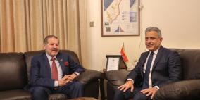 ياسر عباس يلتقي السفير المصري الجديد لدى دولة فلسطين