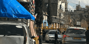 الاحتلال يغلق وسط الخليل ويهدم نصبا تذكاريا وينصب "كرفانات"