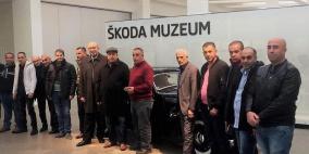 مجموعة من زبائن الشركة المتحدة لتجارة السيارات في زيارة لمصنع سيارات سكودا في جمهورية التشيك.