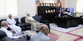لقيلية : المحافظ يلتقي فعاليات المحافظة
