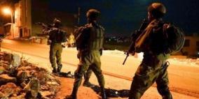 قوات الاحتلال تواصل نهب أموال الفلسطينيين