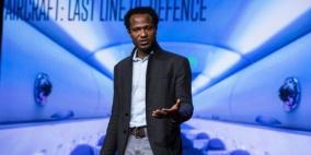 نيجيري يصمم كمبيوتر يشم رائحة المتفجرات