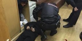 "إسرائيلي" يطعن مذيعة روسية داخل غرفة أخبار في موسكو