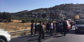 مستوطن يدهس مواطنة على مدخل مخيم العروب 