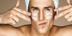 عادات تجعل الرجل يبدو أكبر سنًا...وما علاقة الهاتف؟
