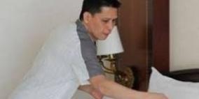 من عامل نظافة إلى مليونير بسبب "فندق لساعة"
