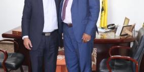 البرلماني مانديلا مانديلا يعبّر عن اعتزازه بالحركة الوطنية الفلسطينية الأسيرة