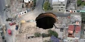 حفرة فلوريدا "تزداد توحشا"وتبتلع منزلين