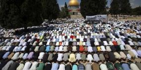 الآلاف يؤدون صلاة الجمعة في المسجد الأقصى