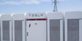 رائد أعمال أمريكي ينجح في بناء أكبر بطارية في العالم