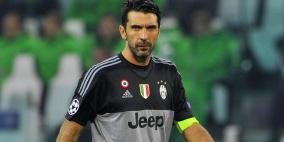 صورة.. بوفون يسخر من نفسه