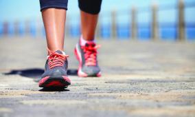 المشي لفترة أطول مرة واحدة يومياً أفضل من السير عدة مرات لفترات قصيرة