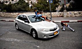 مستوطن يدهس طفلة ويصيبها بجروح جنوب الخليل