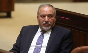 ليبرمان يتهم نتنياهو بتسليح عصابات إجرامية في غزة