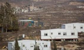 مستوطنون يضعون منازل متنقلة ويسيجون أرضا في صور باهر جنوب القدس