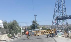 الاحتلال ينصب بوابة حديدية على مدخل حوسان غرب بيت لحم