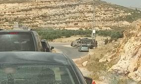 الاحتلال يغلق المدخل الغربي للمغير شرق رام الله