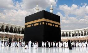 500 حاج وحاجة من أسر الشهداء والأسرى يغادرون عبر معبر الكرامة 