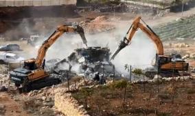  الاحتلال يهدم منزلين شرق وجنوب الخليل ويشرد 25 فردا