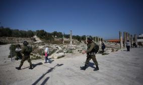 خاص| الاحتلال يرصد 40 مليون شيكل للسيطرة على المواقع الأثرية بالضفة.. سباق محموم لتهويد التراث الفلسطيني!