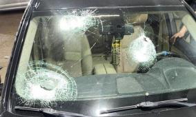 مستوطنون يحطمون مركبة في الطيبة ويسرقون معدات بناء في ترمسعيا