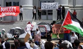 العاملون في " جامعة كاليفورنيا" يضربون دفاعا عن حق الاحتجاج من أجل فلسطين
