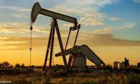النفط عند أدنى مستوى في 7 أسابيع بفعل زيادة المخزون الأميركي