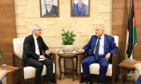 الوزير حجاوي والسفير التركي يبحثان سبل تعزيز علاقات التوأمة بين البلديات الفلسطينية ونظيراتها التركية