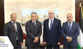 البنك الإسلامي الفلسطيني ووزارة الصحة يبحثان تعزيز التعاون والشراكة
