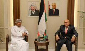 وزير الاقتصاد وسفير سلطنة عمان يبحثان سبل التعاون بين البلدين