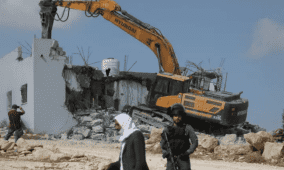 الاحتلال يهدم منزلاً في الفندق شرق قلقيلية