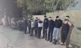 الاحتلال يعتقل 20 مواطنا من حزما شرق القدس ويغلق مداخلها