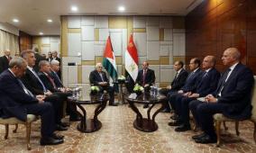 الرئيس عباس يجتمع مع السيسي