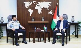رئيس الوزراء يلتقي مدير عام الدفاع المدني ويشيد بجهود الجهاز في مواجهة حالات الطوارئ وحماية الأرواح