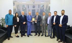 مؤسسة ياسر عرفات وجامعة الإستقلال تبحثان التعاون المشترك