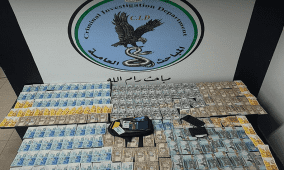 الشرطة تقبض على شخص سرق حقيبة تحتوي على مبلغ مالي في رام الله