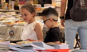 خاص| إقبال واسع على معرض الكتاب الشعبي في مركز البيرة الثقافي