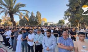 عشرات الآلاف يؤدون صلاة عيد الأضحى في المسجد الأقصى