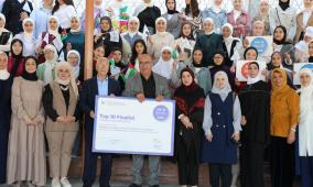 "التربية": مدرسة السيدة سارة في الخليل تحصد فوزاً عالمياً ضمن جوائز "أفضل مدرسة في العالم"