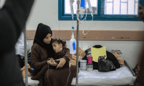 خاص | انتشار الحمى الشوكية في غزة: مخاوف من تحوّلها إلى وباء