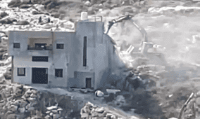 جيش الاحتلال يهدم منزلاً في نعلين