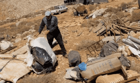 عائلات فلسطينية تبدأ الرحيل عن مساكنها في عرب المليحات